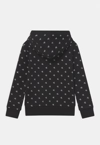 Felpa nera con cappuccio e motivo a logo CK bianco ripetuto, dotata di cappuccio con coulisse e polsini e orlo a coste. Tessuto dalla texture morbida.