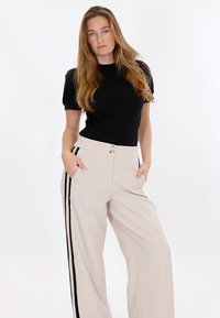 Minus JUDINE HIGH WAIST - Kalhoty - sand gray