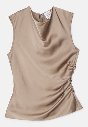 Beige selyem satin cowl nyakú, ujjatlan blúz. Oldalt ráncolt részletekkel és hátul cipzáros záródással rendelkezik. Sima textúra.