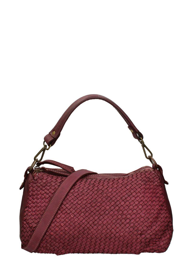 Sac en cuir bourgogne tressé avec une poignée arrondie, une bandoulière réglable et une fermeture éclair. Texture lisse avec des détails en motif tressé.