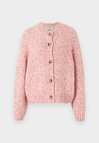 Cárdigan de punto grueso en hilo rosa y blanco con mangas largas, cuello redondo y cinco botones marrones en el frente.