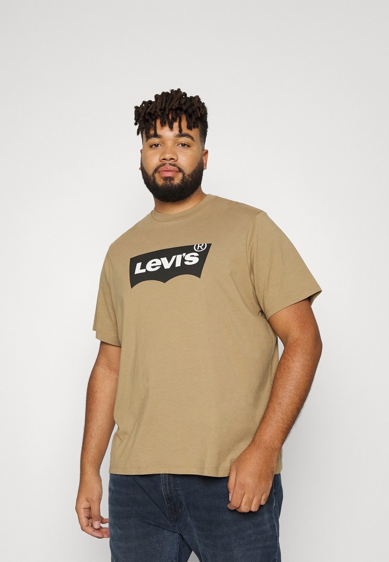 Levi's® Plus GRAPHIC TEE - T-shirt estampada - ochre
