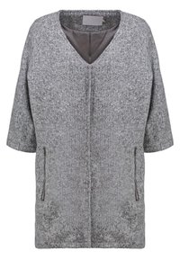 Manteau en laine texturée grise avec col en V, manches trois-quarts, deux poches verticales zippées et coupe droite.