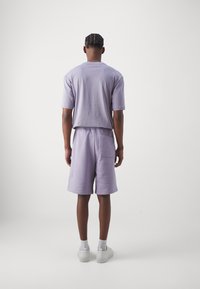 HUGO NOMARIO - Pantaloni de trening - open purple