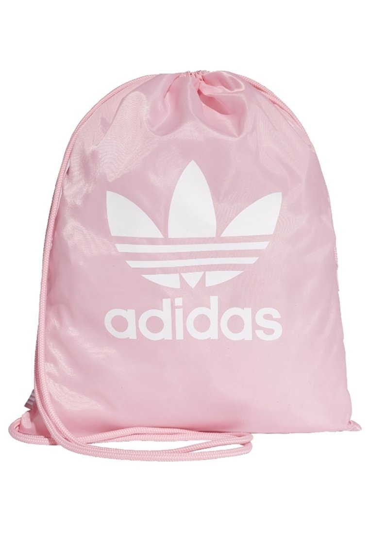 Rosa Adidas dragsäck med vitt Trefoil-logotyp och varumärkesnamn på framsidan, tillverkad av glänsande tyg.