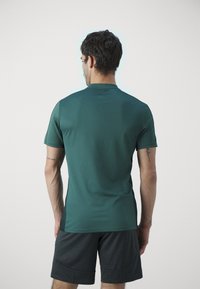 Nike Performance ACADEMY 23 TOP GX H - Camiseta deportiva - vintage green/black/white