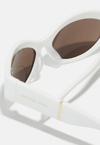 Michael Kors BURANO - Occhiali da sole - optic white