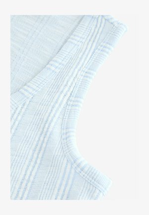 Vaaleansininen ilmanhihojen paita, joka on valmistettu teksturoidusta kankaasta, jossa on ohuita valkoisia raitoja. Kaula-aukko ja kädentie on viimeistelty siistillä ommellulla reunalla.