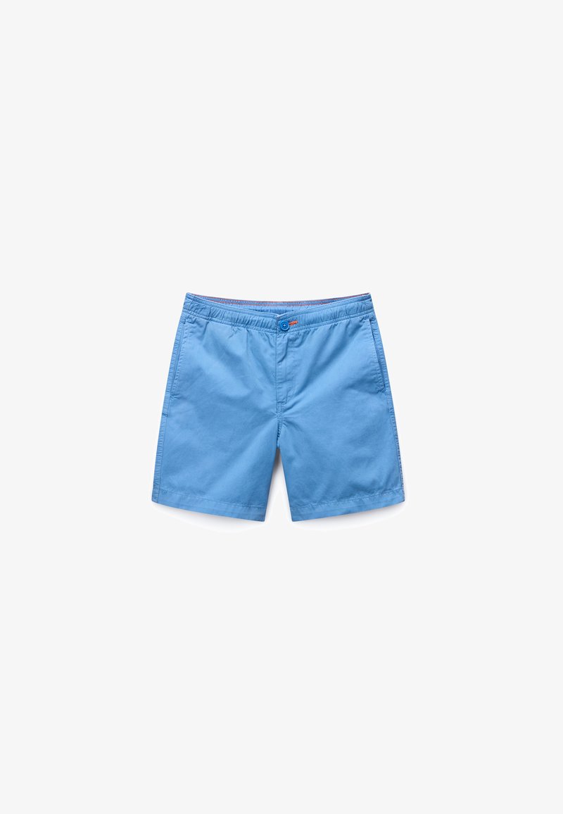 Shorts de bain pour hommes bleu clair avec taille élastique, fermeture par bouton, poches latérales et design à l'avant plat sur fond blanc.
