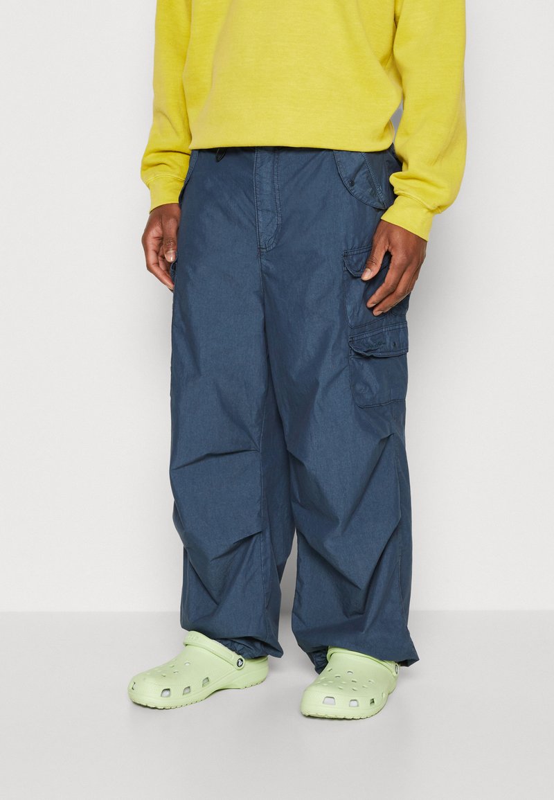 iets frans... BAGGY TECH PANT UNISEX Cargo trousers navy/dark blue