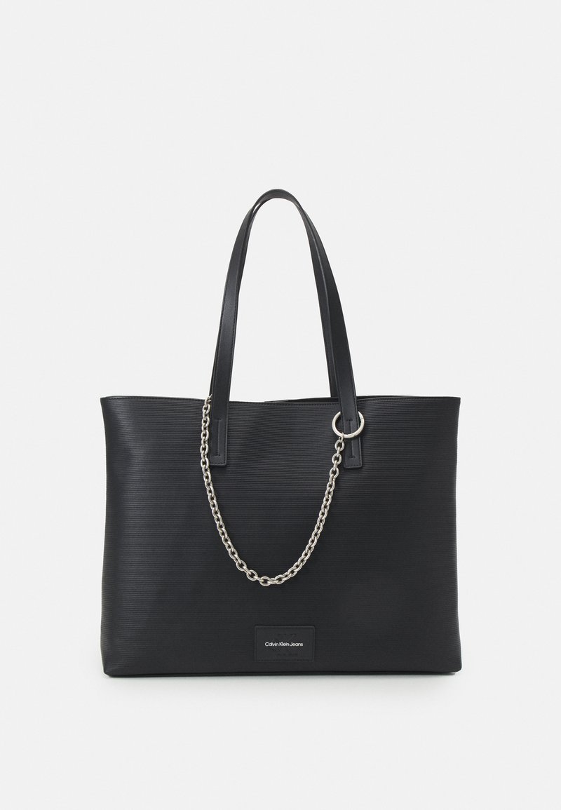 Calvin Klein Jeans SCULPTED SLIM SQUARE TOTE CHAIN Tote bag black
