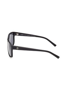 Gafas de sol negras con un acabado mate, lentes rectangulares y patas robustas. Las patas presentan un logo y detalles de material ecológico.