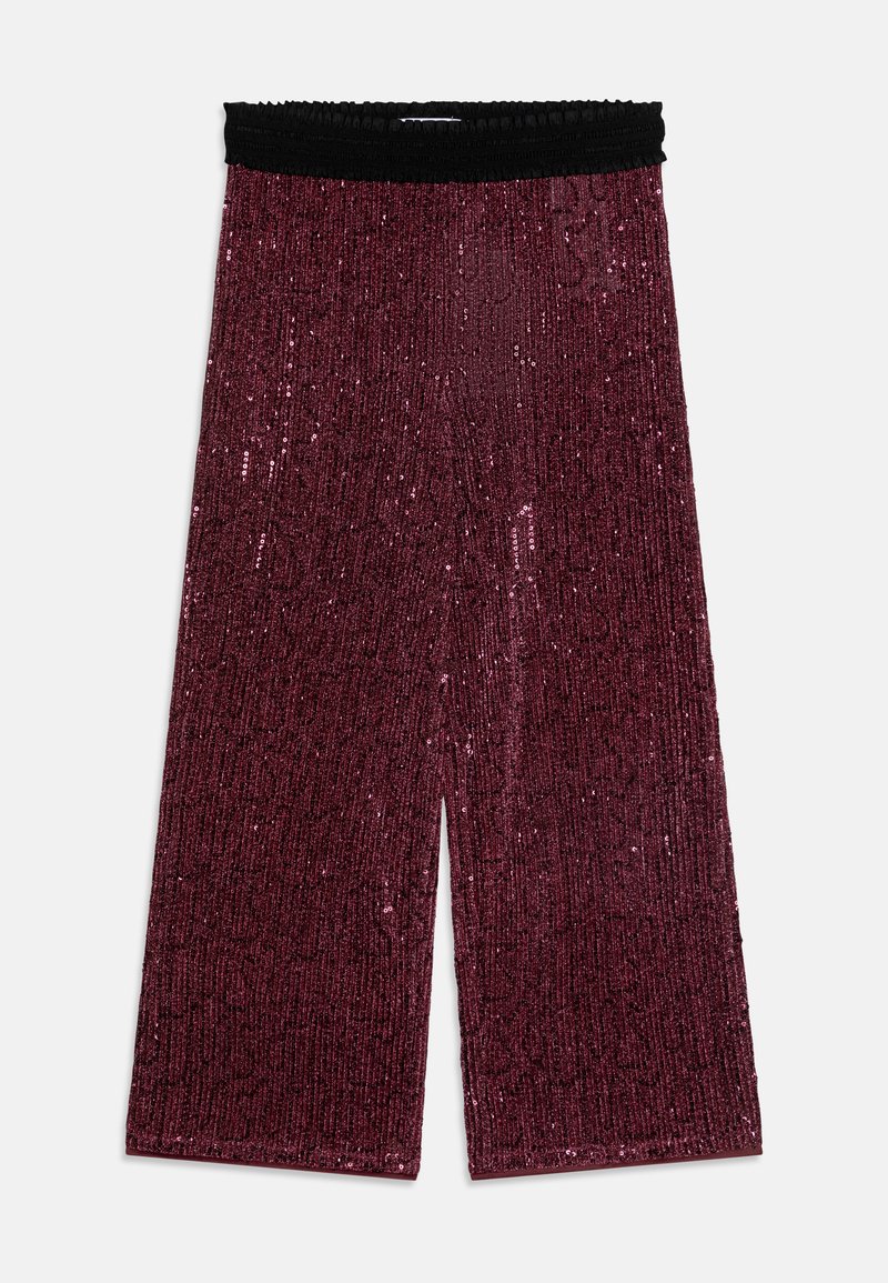 Burgundy, vida byxor med ett stretchigt svart midjeband, täckta med paljetter som skapar en texturerad, skimrande yta.