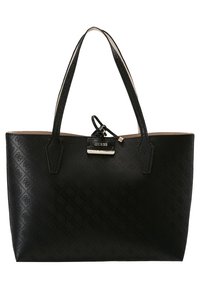 Sac fourre-tout noir avec motif embossé, double anses d'épaule, et plaque en métal avec logo "GUESS" au centre à l'avant.