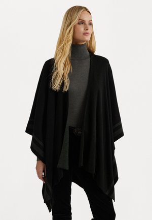 Wrap poncho nero in stile, con una texture morbida, apertura frontale e design a strati con sottili accenti grigi lungo l'orlo.
