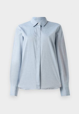 Lys blå skjorte med knapper som har krage, lange ermer, en frontplacket og en glatt tekstur. Sømmen er litt buet nederst.