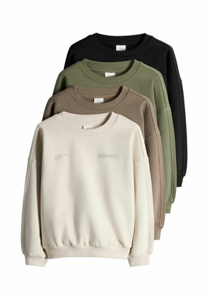 Sudaderas con cuello redondo apiladas en colores negro, verde oliva, marrón y crema con puños y bajos acanalados, colocadas planas sobre un fondo blanco.