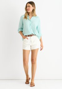 Unselected, green