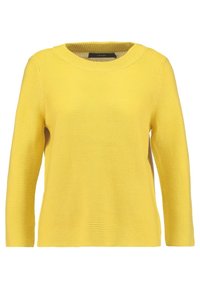 Gele gebreide trui met een ronde hals en driekwart mouwen; heeft een gestructureerd patroon en een losse pasvorm.