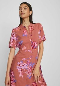 VILA KURZÄRMELIGES - Tričkové šaty - brick dust