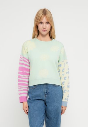 ONLBETTY - Pulóver - light green