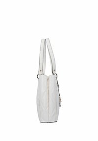 Bolso blanco acolchado con dos correas para el hombro, con una textura suave, brillo sutil y detalles en negro contrastantes en la parte inferior.