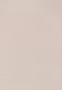 Tissu rose pâle à la texture lisse et douce, de couleur uniforme, présentant un léger éclat, adapté à divers types de vêtements.