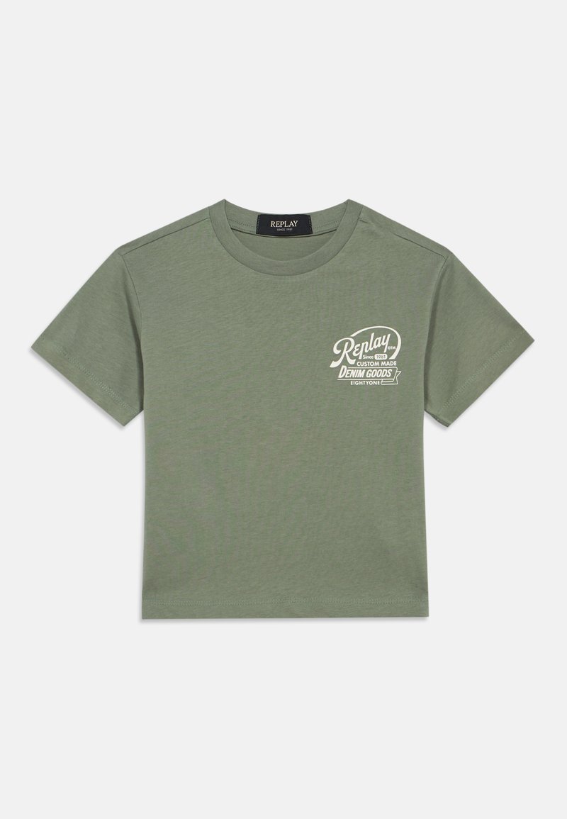 Tricou din bumbac verde măsliniu cu guler rotund. Prezintă un text cu logo alb imprimat în zona stângă a pieptului. Mâneci scurte și croială standard.