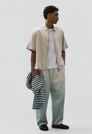 Bershka SUPER DARTED - Bukser - stone