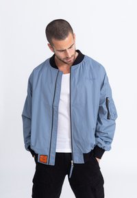 Unausgewählt, bluegrey