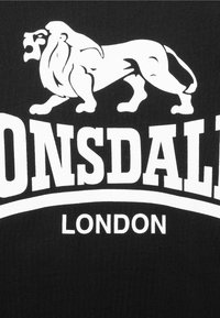 Lonsdale NORMALE PASSFORM ST. ERNEY - Tričko s potlačou - black
