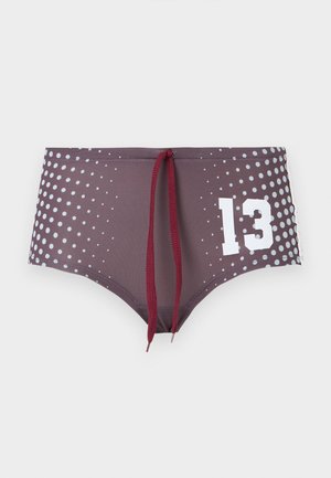 Tumedat halli värvi ujumispüksid valge täpilise gradientiga, vöökohal bordoopunane nöör ja paremal pool valge number 13.