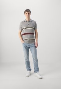 INDICODE JEANS PITTSBURG jasnoniebieski denim