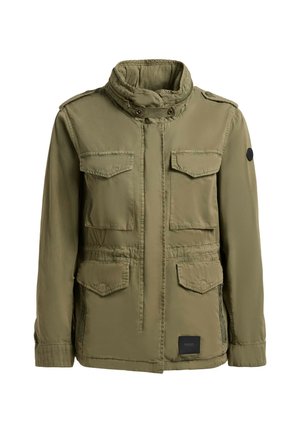 Olijfgroene militaire jas met hoge kraag, vier klepzakken, met ritssluiting afsluitbare zijzakken en met knopen bevestigde schouderepauletten.