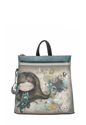 Grüne und beige Tasche mit einer Cartoon-Mädchen-Illustration, Reißverschlussverschluss und schwarzen Griffen, dekorativen Akzenten und dem Text "Entfaltete Träume."