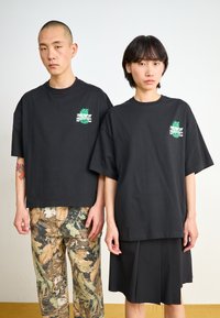 Vertere Berlin - OVERLAY UNISEX - T-shirt imprimé - black Image miniature 1