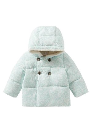 Světle modrá prošívaná dětská bunda s kapucí, květinovým vzorem, dvojitým zapínáním na knoflíky a měkkou bílou podšívkou uvnitř kapuce.