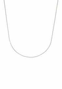 Collana in argento delicato con anelli ovali fini e strettamente collegati, esposta su uno sfondo bianco.