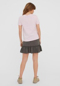 Vero Moda 2ER PACK PAULA - Basic T-shirt - blau rosa
