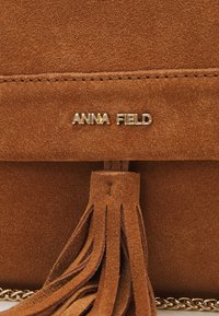 Anna Field LEATHER - Cross body bag - cognac