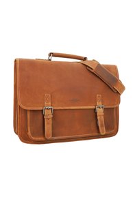 Brun læder budbringertaske med to frontlås, klaplukning, håndtag på toppen og justerbar skulderrem. Glat tekstur og minimalistisk design.