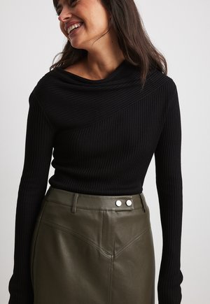Long Sleeve Top / Short Pants / Halter Neck Top ZRS0081