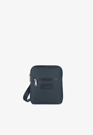 Borsa a tracolla sintetica blu navy con tasca anteriore con zip, design piatto, hardware in argento e tracolla regolabile.