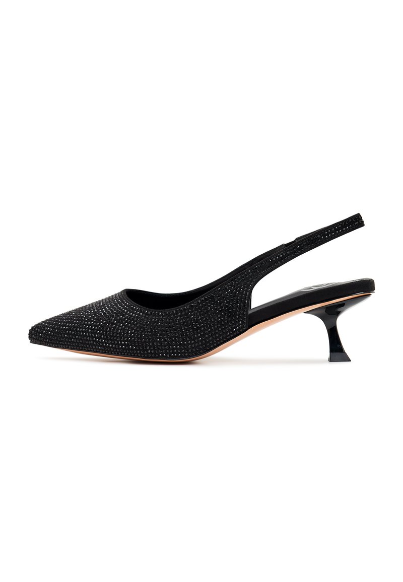 Mustat, kärjelliset slingback-kengät, joissa on strassikoristeita, teksturoidusta kankaasta valmistettu päällinen ja tyylikäs, osittain läpinäkyvä korko.