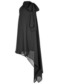 Czarna asymetryczna sukienka z lekkiego materiału, z wysokim dekoltem i detalem w postaci kokardy na jednym ramieniu. Dół sukienki jest o nierównych długościach.