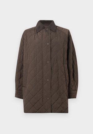 Valkoinen takki, jossa on napitus edessä, röyhelökaulus ja pitkät hihat. Sisältää vinon ompeleen ja sivutaskut.