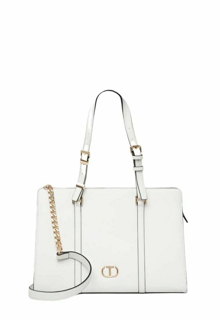Borsa in pelle bianca con dettagli neri, doppi manici superiori, tracolla con catena removibile e dettaglio del logo dorato sulla parte anteriore.