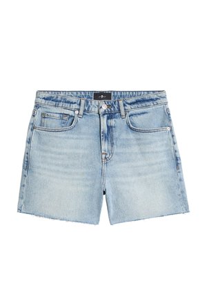 Jasnoniebieskie szorty jeansowe z postrzępionymi zakończeniami, zapinane na guziki z przodu, z szlufkami na pasek i pięcioma kieszeniami, w tym małą kieszonką na monety.