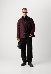 Schott ZACK - Lengva striukė - aubergine