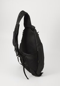 Oakley LATITUDE SLING PACK UNISEX - Mochila - blackout
